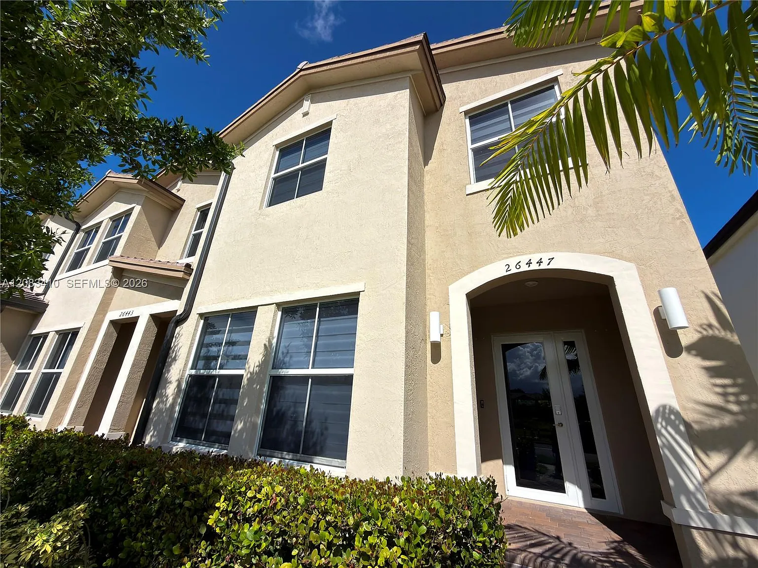 4 bed, 2.5 bath, 1872 sqft, $3,200 — Photo 1
