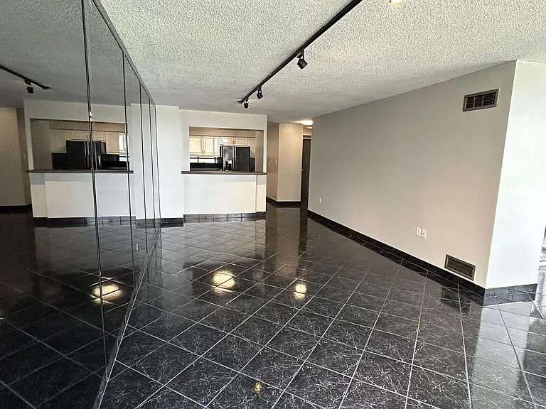 75 Riverside Dr E #705 — Photo 10