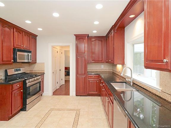 4th image of 45 Brownley Dr