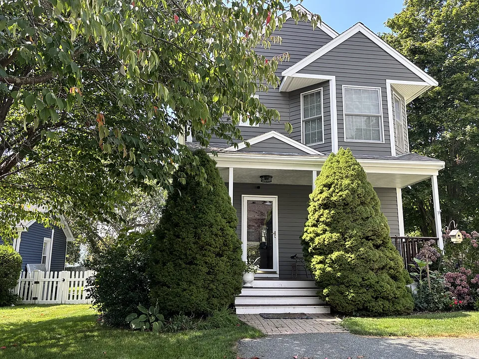 28 Fenner Ave