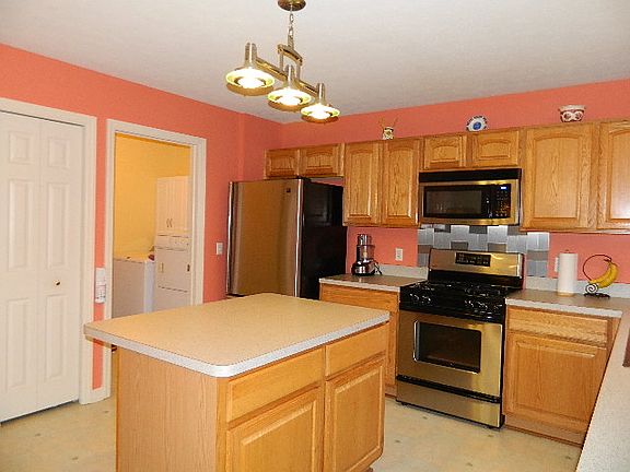 2nd image of 665 Oxford Dr