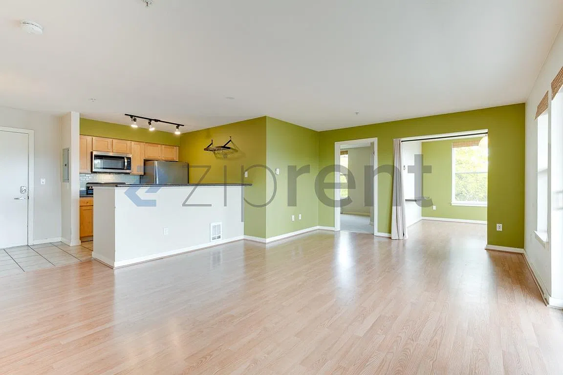 2 bed, 975 sqft, $2,125 — Photo 2