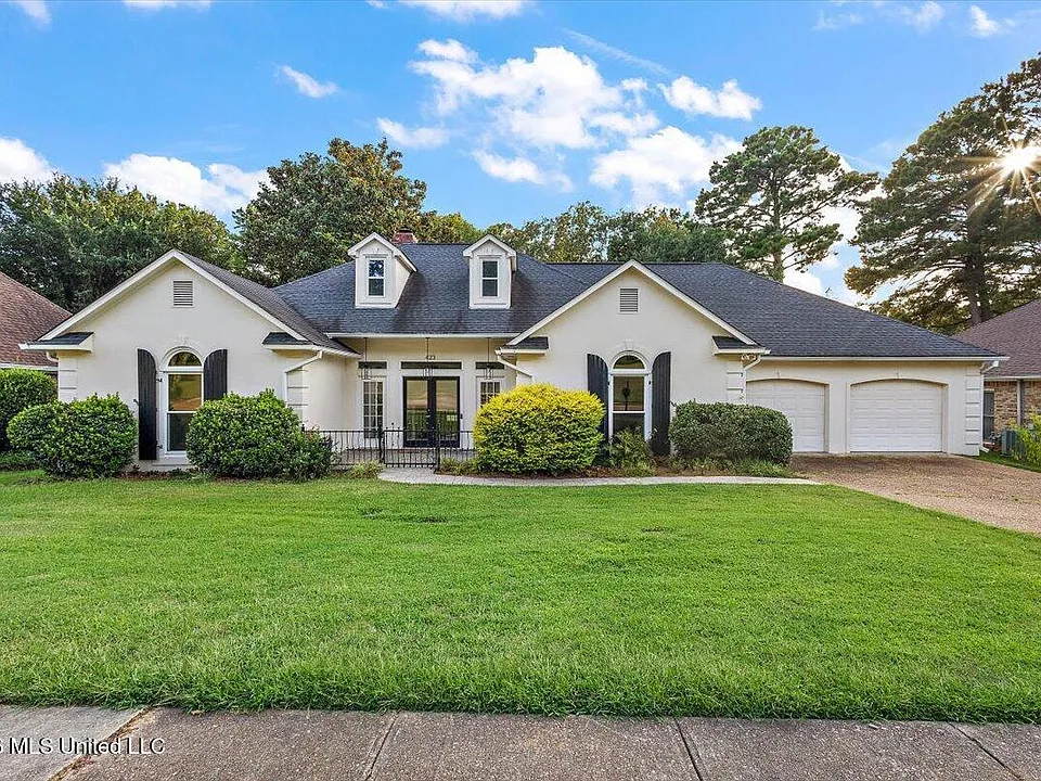 423 Woodlands Cir