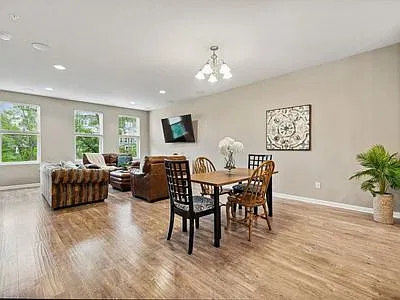 5174 Hampton St NE — Photo 2