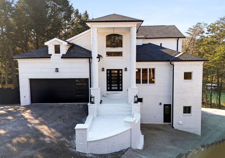 1st image of 2390 Peachtree Rd