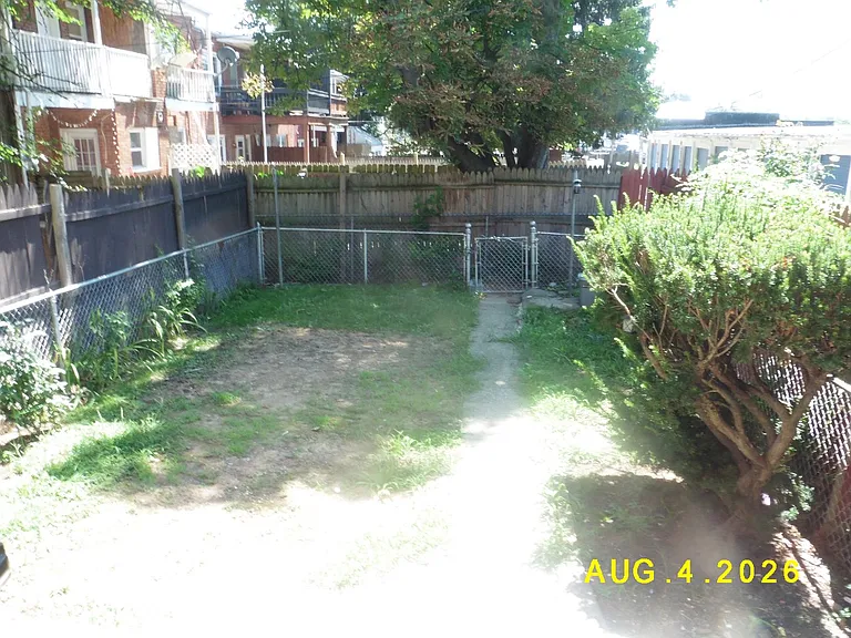 1527 Catherine St — Photo 6