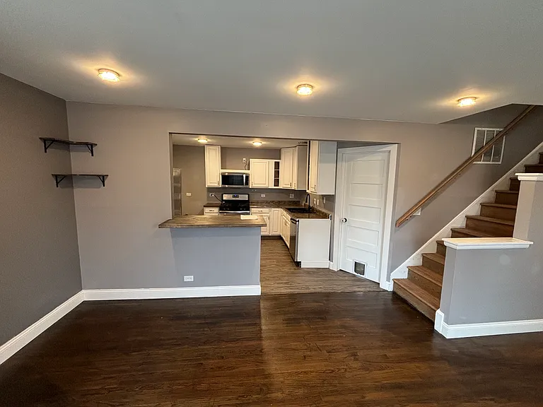 703 Greenwood Dr — Photo 2
