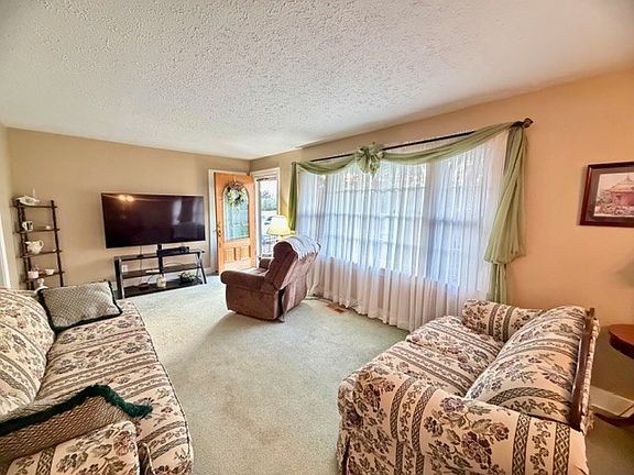 3rd image of 119 Highland Dr