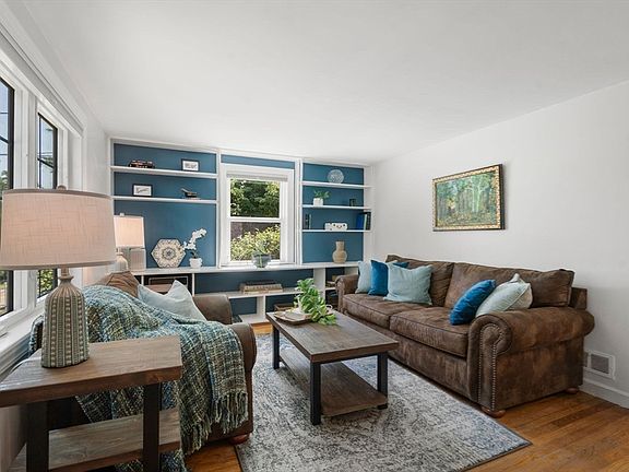 5th image of 153 Prospect St
