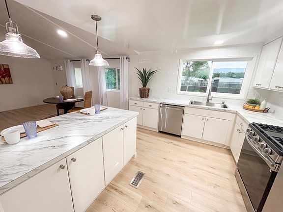 5th image of 260 Mountain Springs Dr #260