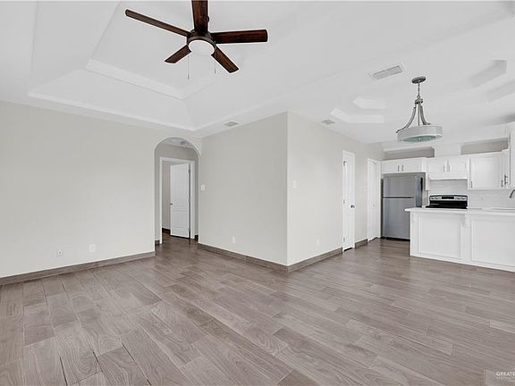 4th image of 2111 W Western Dr #1