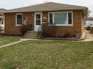 1906 Nicholson St, Crest Hill, IL 60403