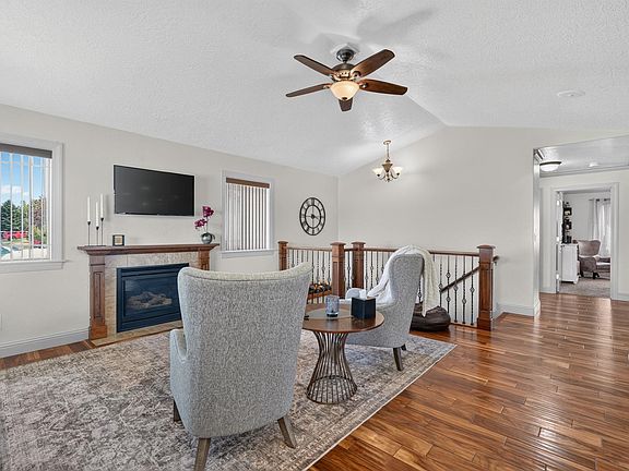 2nd image of 1361 Sawtooth St