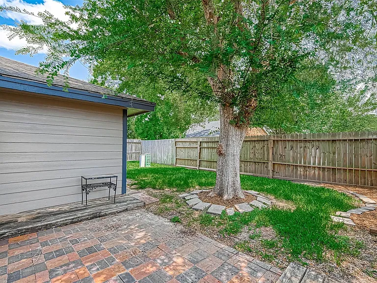 2235 Sentinal Oaks St — Photo 32