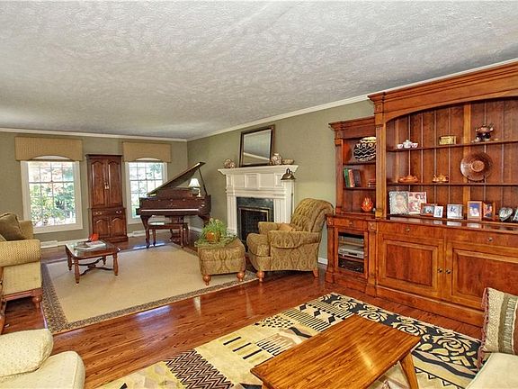 3rd image of 17596 Plum Creek Trl
