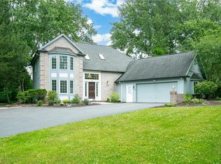 5 Park Square Ln, Pittsford, NY 14534