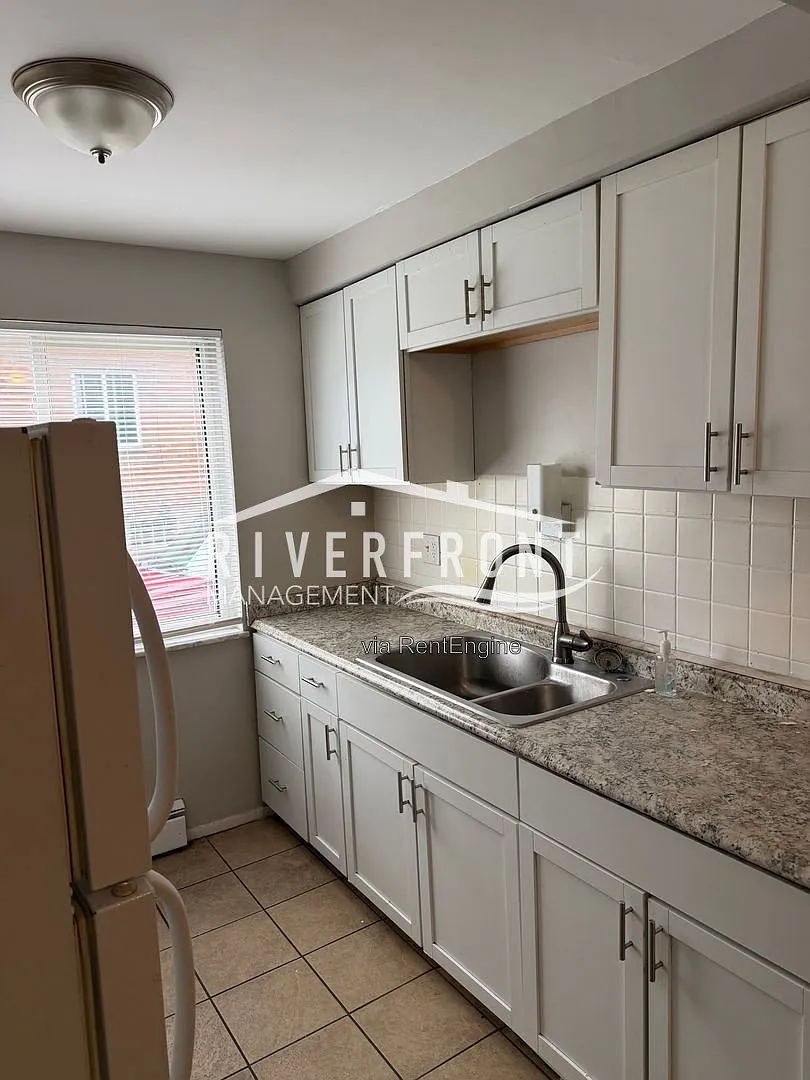 2 bed, 1.0 bath, 850 sqft, $945 — Photo 1