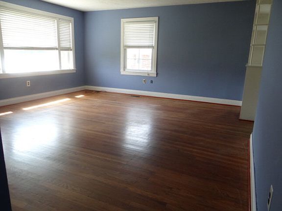4th image of 906 N Franklin Ave