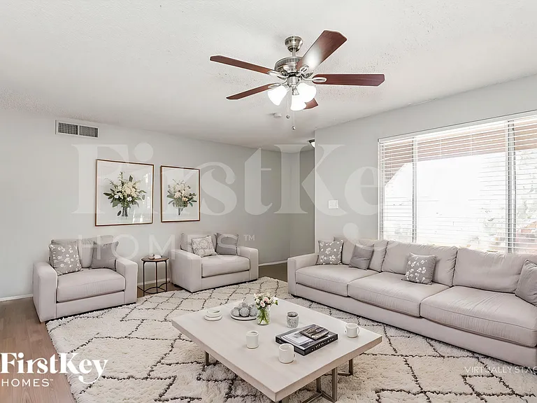 1918 E Watson Dr — Photo 3