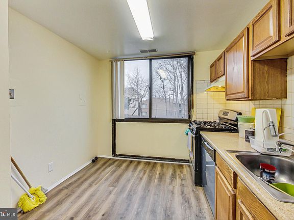 5th image of 521 N Armistead St APT 101
