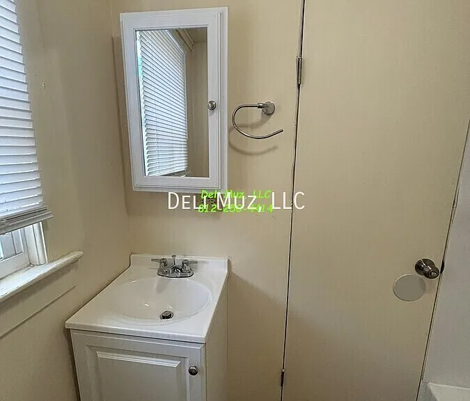 527 N Lemcke Ave — Photo 4