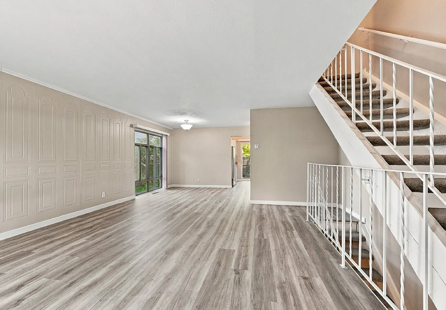 3 bed, 3.0 bath, 2065 sqft, $2,105 — Photo 4