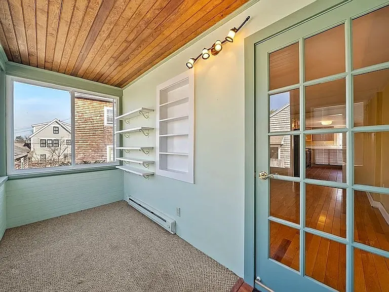 4 bed, 1.5 bath, 1382 sqft, $5,000 — Photo 3