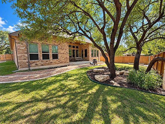 4th image of 221 Lake Rim Cir