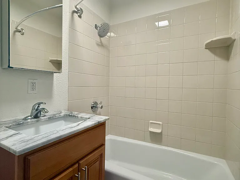 Marengo Apartments — Photo 11