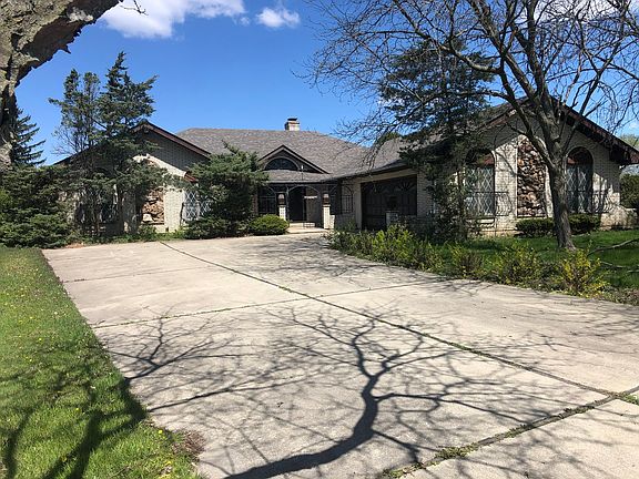 2nd image of 117 Saddle Brook Dr