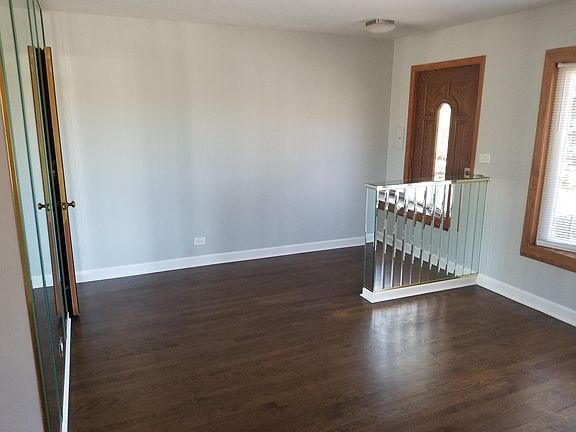 4th image of 3107 W Howard St