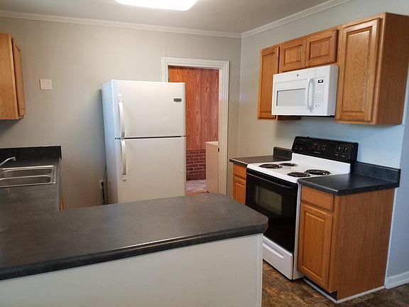 3rd image of 6 Linda Ln