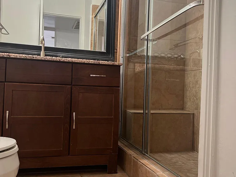 1811 N Whittier Dr — Photo 3
