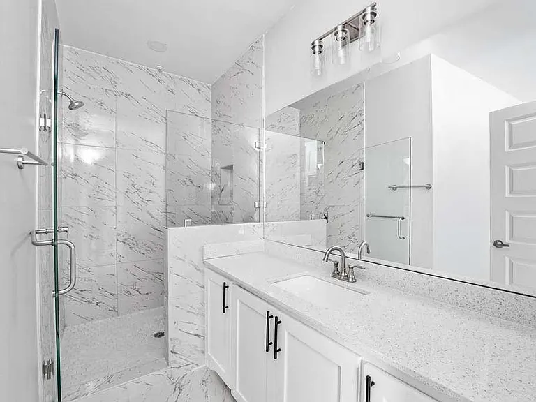 2409 E Viviana St — Photo 9