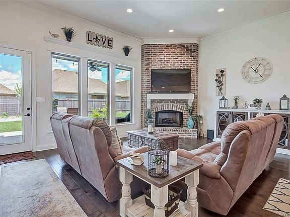 5th image of 694 Dumaine Dr #4