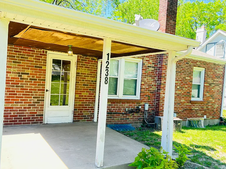 1238 Purdue Ave — Photo 33