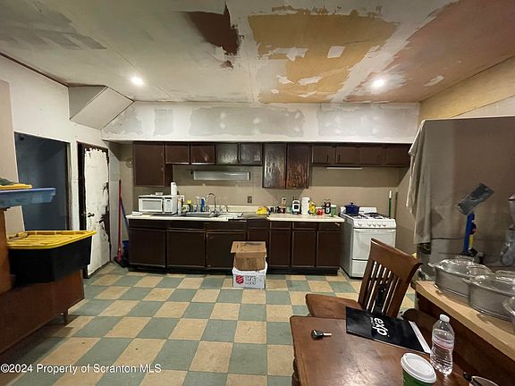 3rd image of 578 N Main St