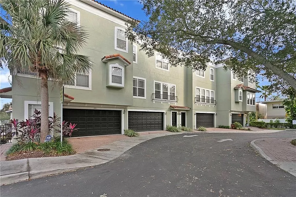 206 Rock Garden Pl — Photo 1
