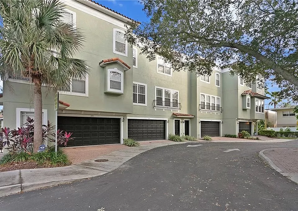 206 Rock Garden Pl