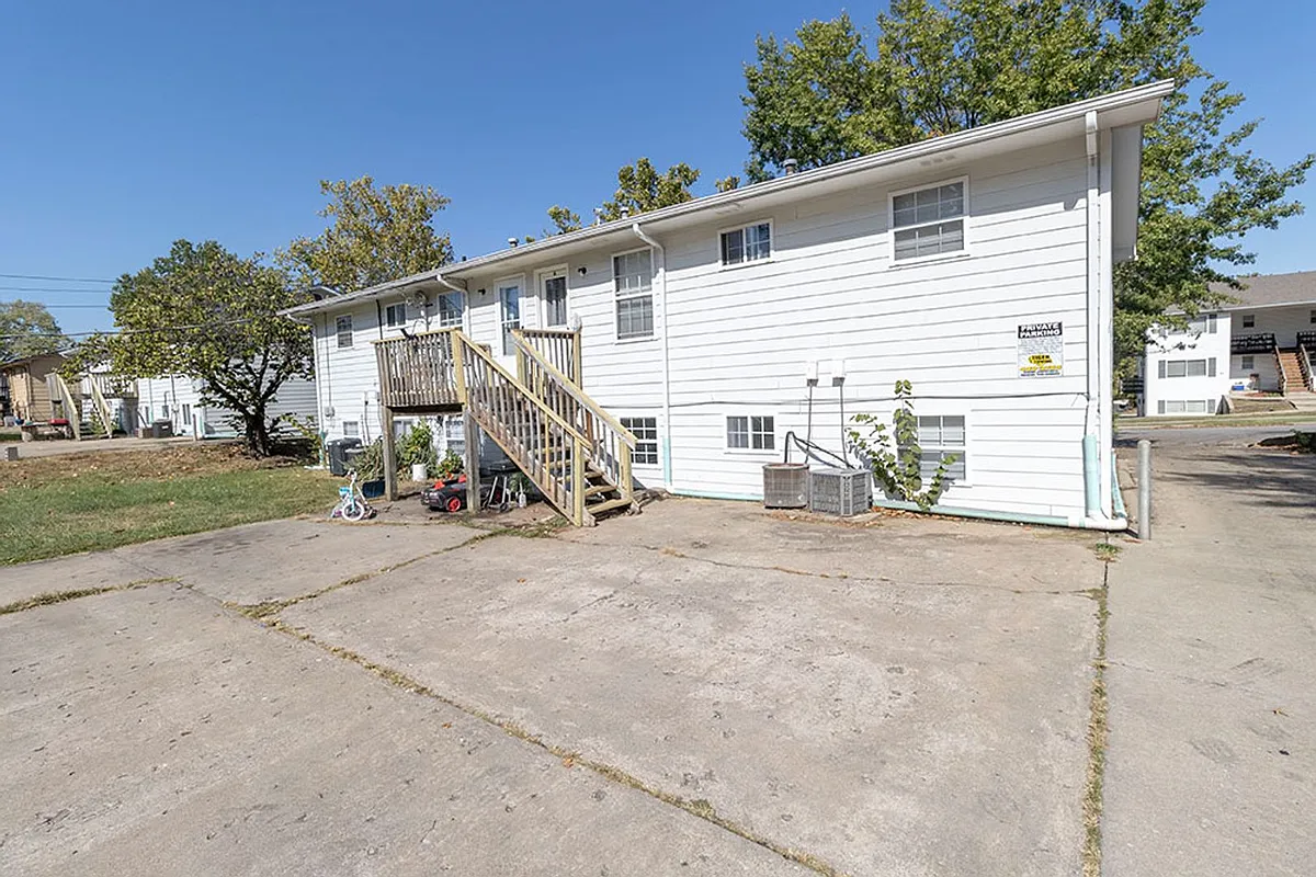 Building Photo - 2916 Leeway Dr #B