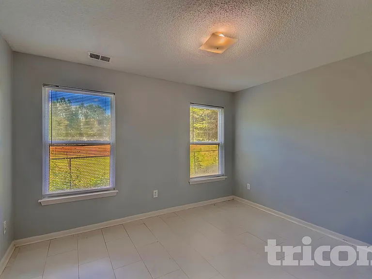 904 Ambeau Cir — Photo 8