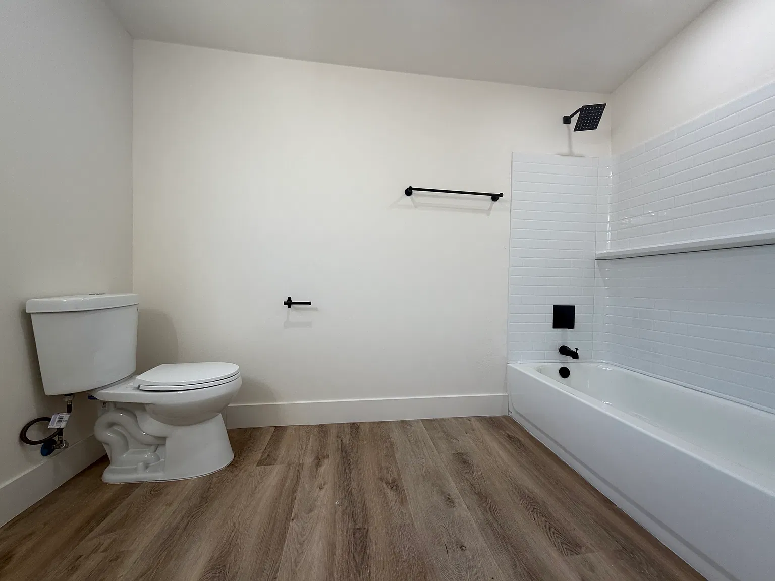 2520 Kellogg Park Dr — Photo 4