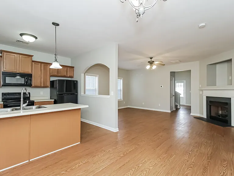34 Samuel Way NW — Photo 8