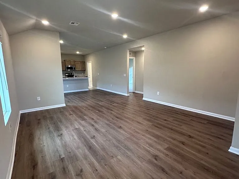 3709 S East 81st St — Photo 2