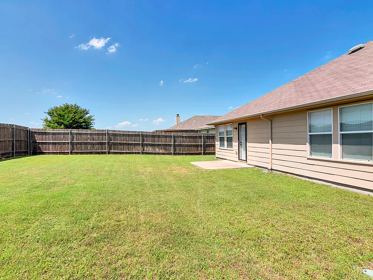 16329 Severn Ln — Photo 30