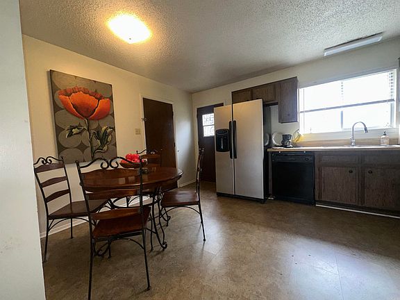 4th image of 1205 Nicole Dr