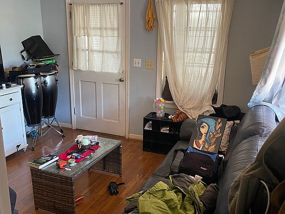 4th image of 617 Hardendorf Ave NE #2