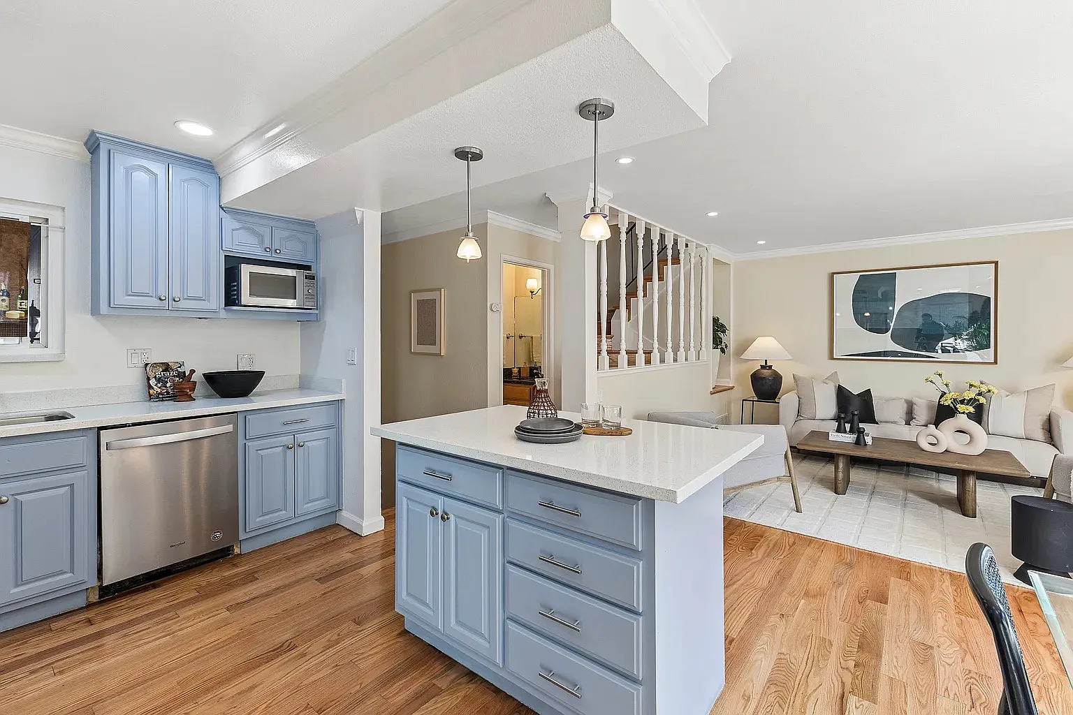 4 bed, 2.5 bath, 1373 sqft, $5,000 — Photo 3