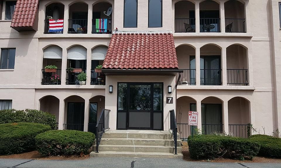 1st image of 685 Oak St #3-7