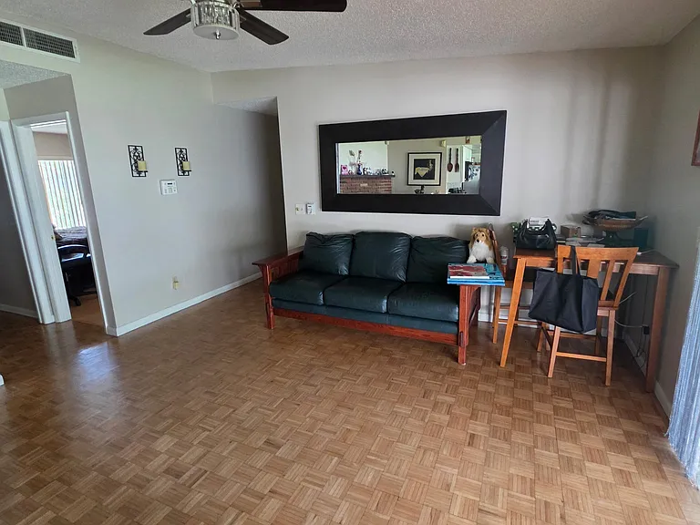 725 Hamlin Dr — Photo 4